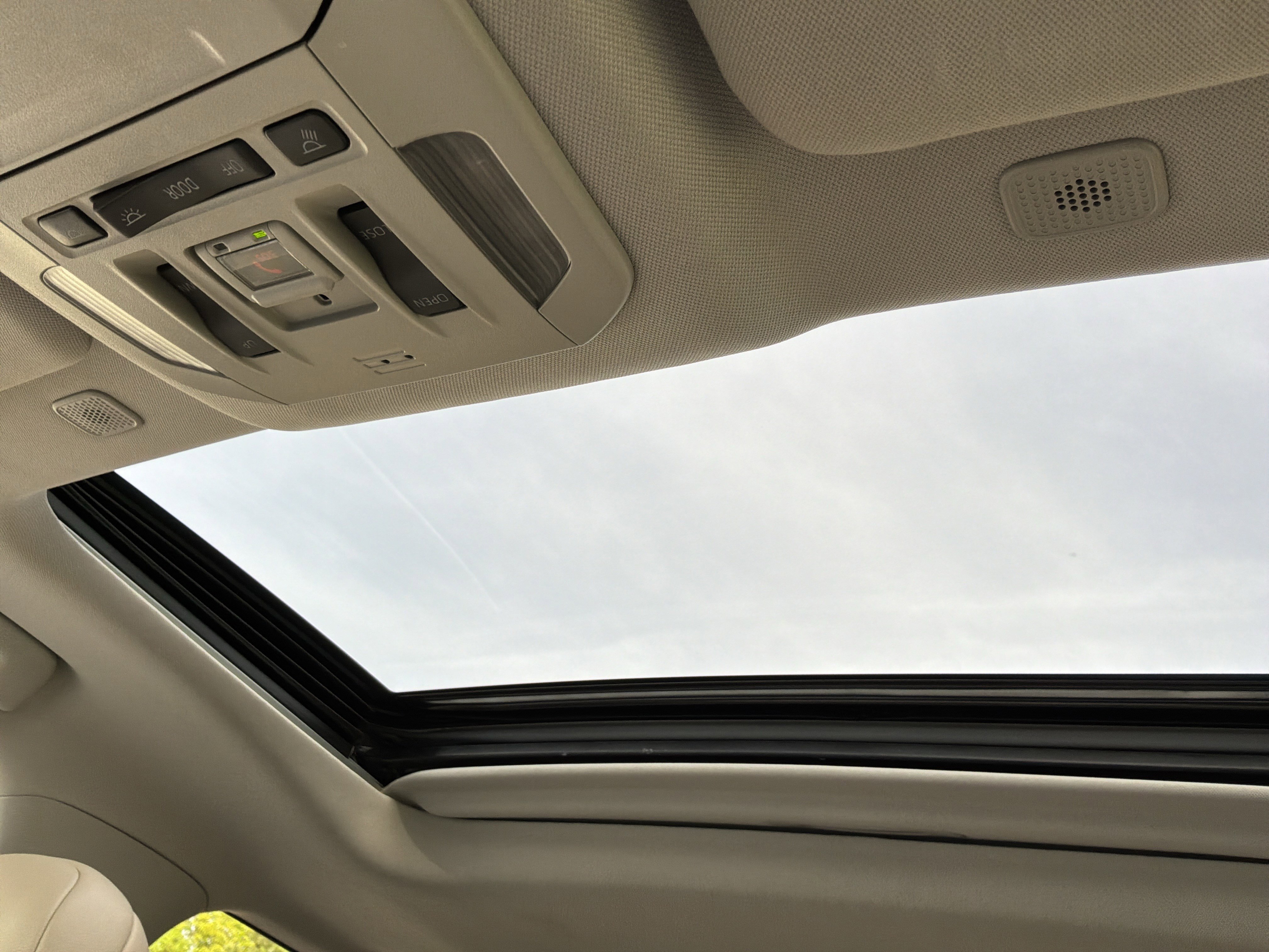 Used 2023 Toyota Highlander XLE image 28