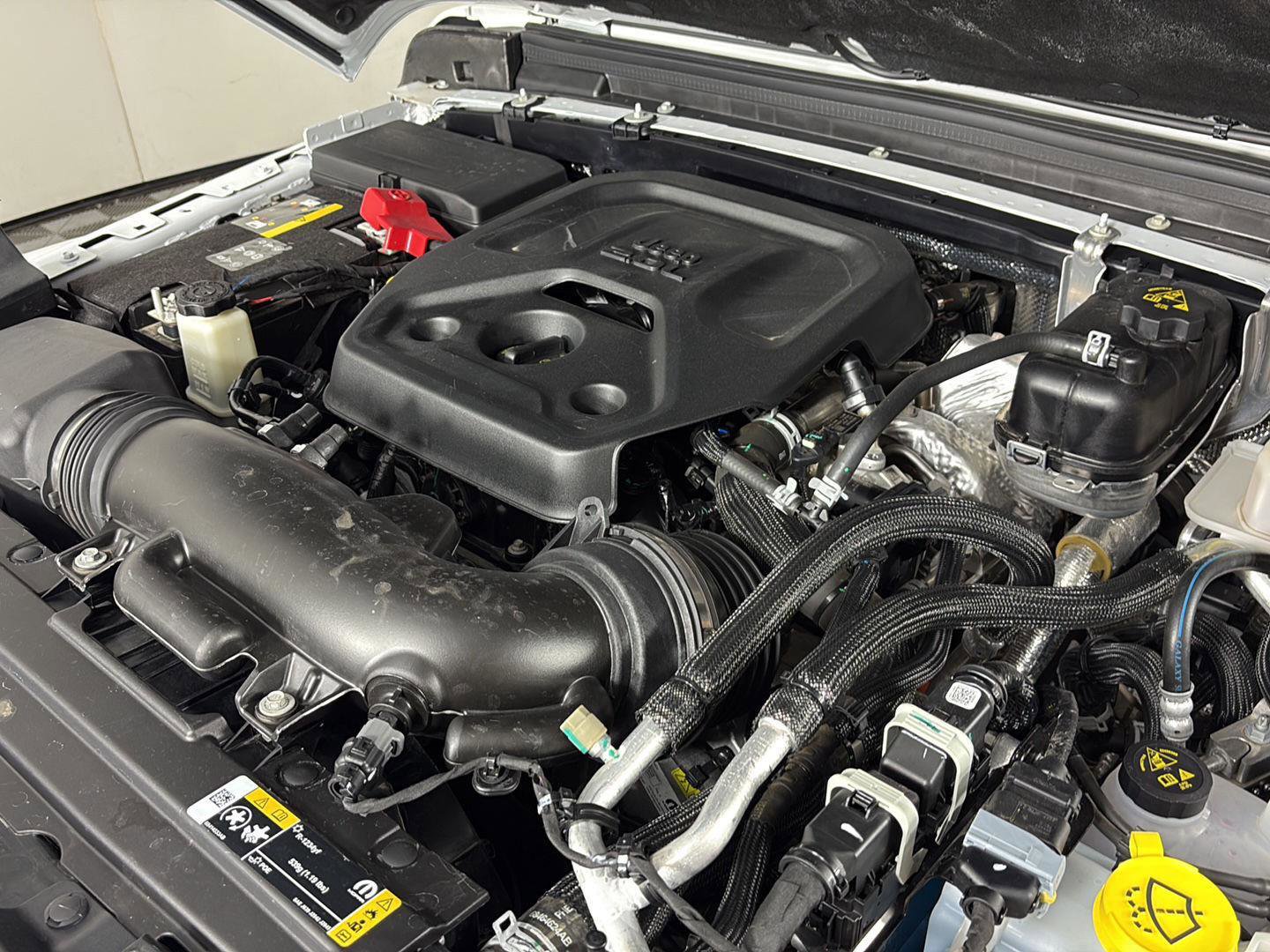 Used 2024 Jeep Wrangler Sahara w/ Technology Group image 13