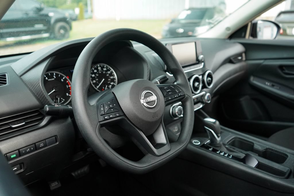 Used 2025 Nissan Sentra S w/ Lighting Package FWD image 6
