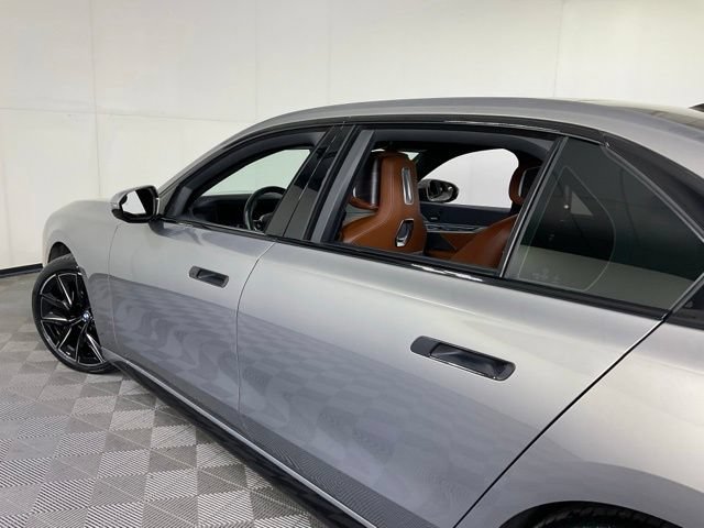 Certified 2023 BMW 760i xDrive AWD/4WD image 38