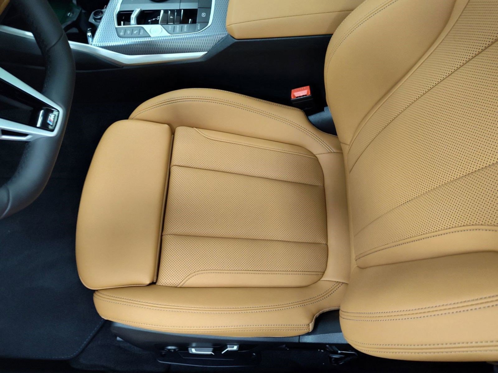 Used 2025 BMW 330i xDrive Sedan w/ M Sport Package image 13