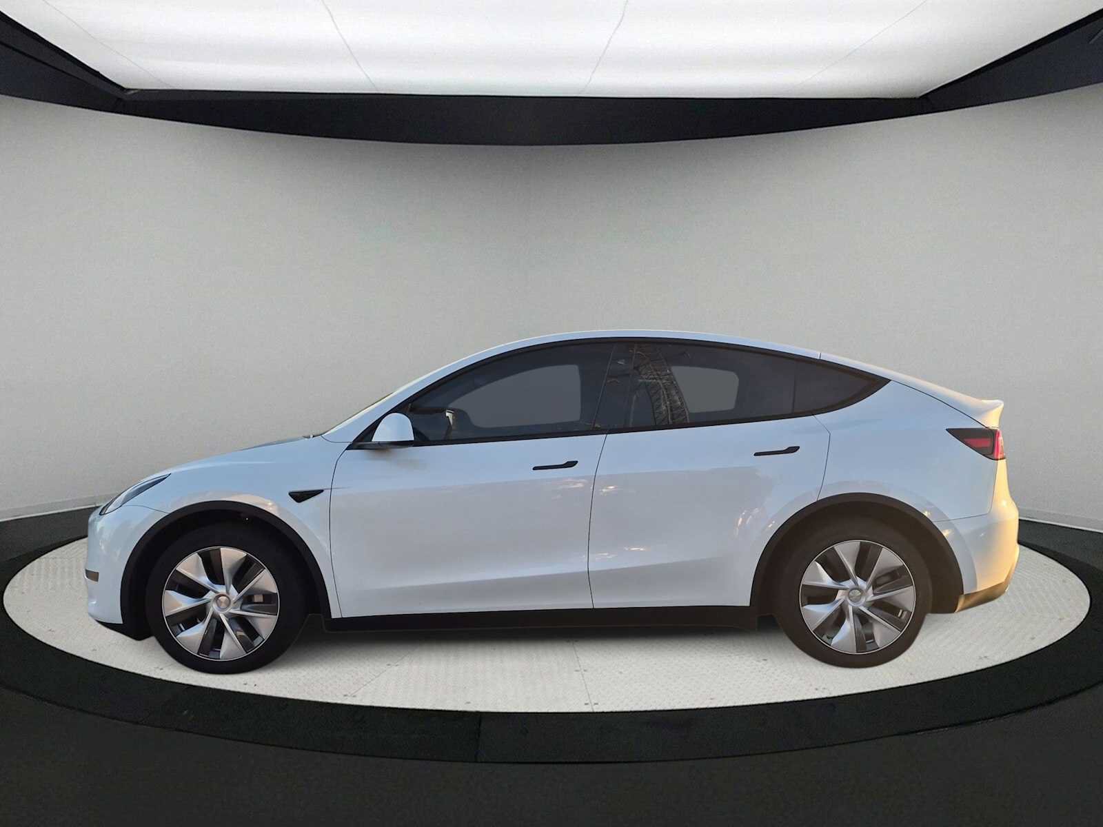 Used 2023 Tesla Model Y Long Range AWD/4WD image 5