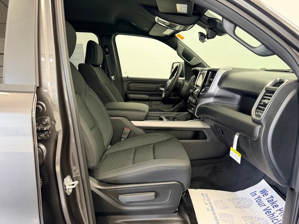 New 2026 RAM 1500 Express AWD/4WD image 9