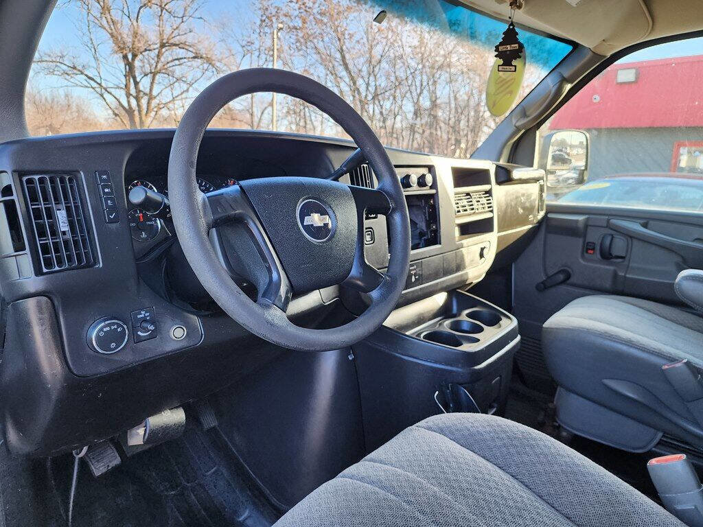 Used 2008 Chevrolet Express 2500 image 9