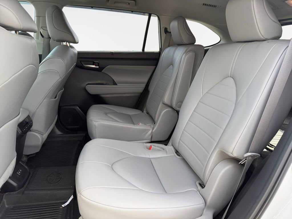 Used 2023 Toyota Highlander XLE image 23