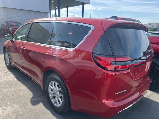 Used 2025 Chrysler Pacifica Select FWD image 9