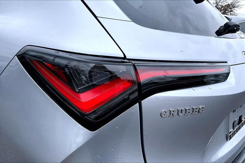 Used 2025 Acura ADX FWD image 42