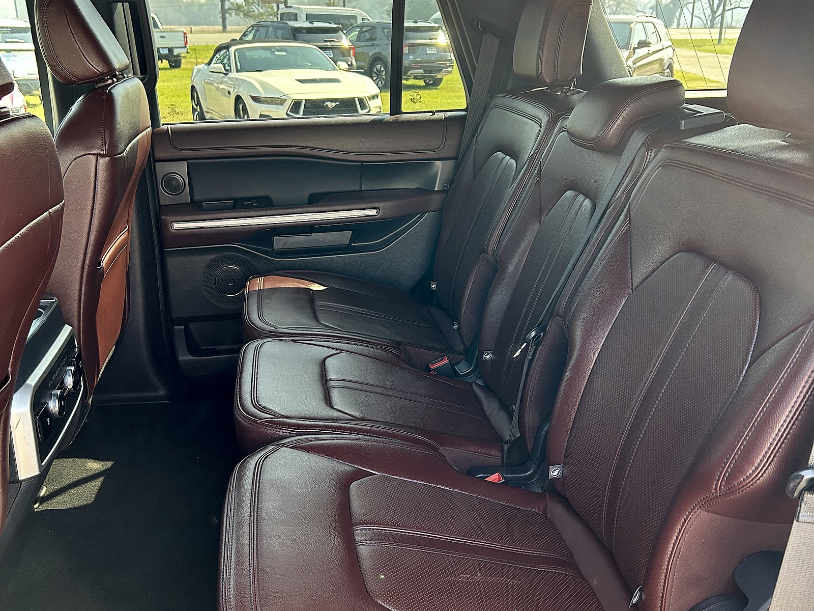 Used 2024 Ford Expedition Limited image 7