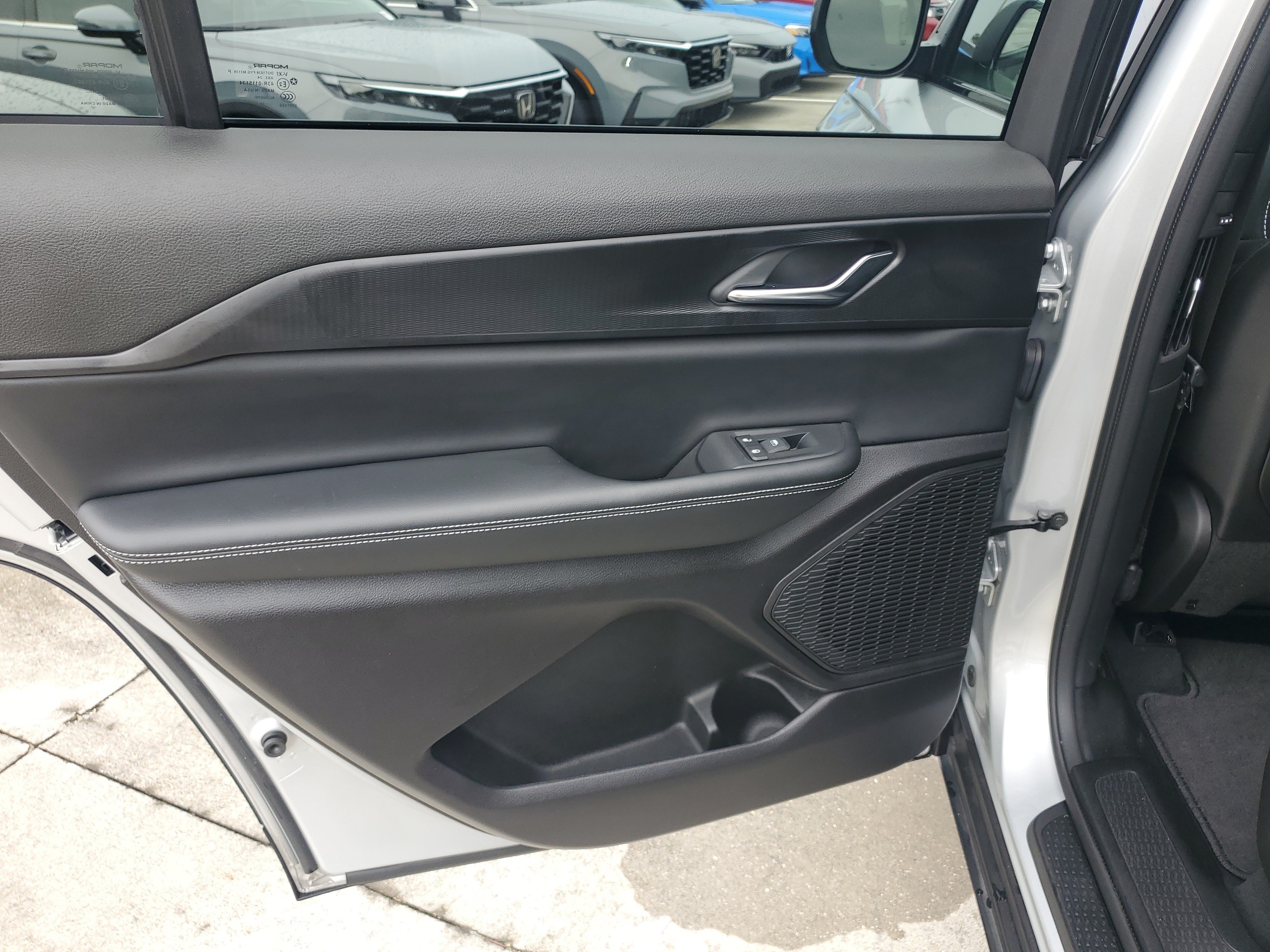 Used 2024 Jeep Grand Cherokee L Laredo RWD image 14