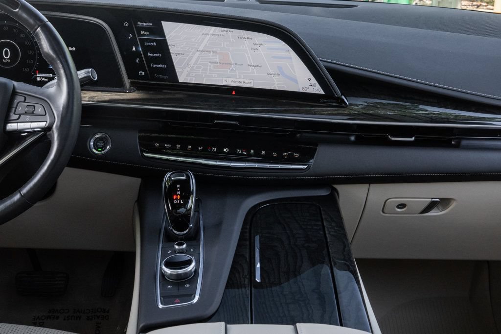 Used 2023 Cadillac Escalade Premium Luxury w/ Performance Package AWD/4WD image 18