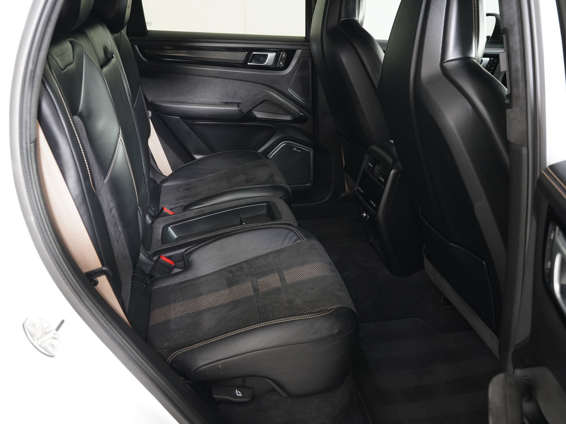 Used 2023 Porsche Cayenne Turbo GT AWD/4WD image 9