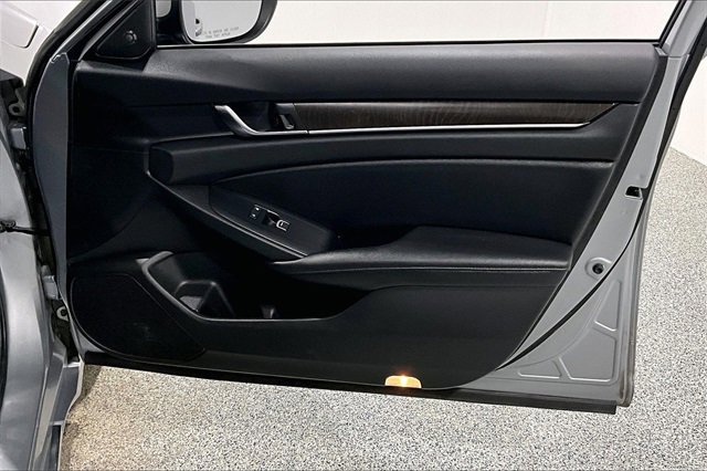 Used 2019 Honda Accord Touring image 29