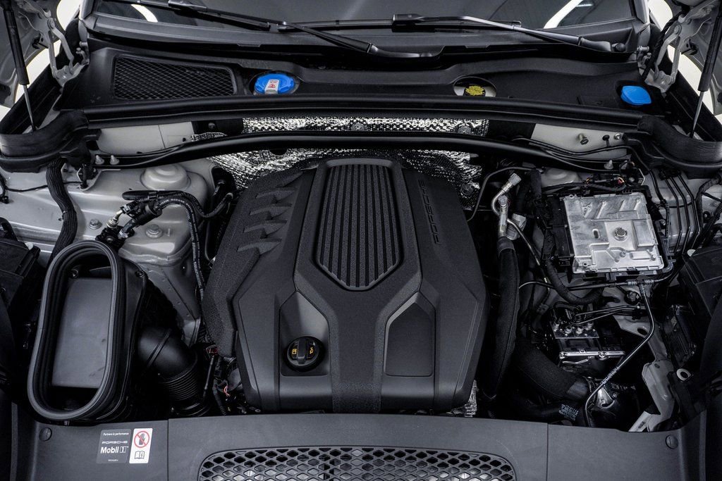 New 2026 Porsche Macan Turbo image 29