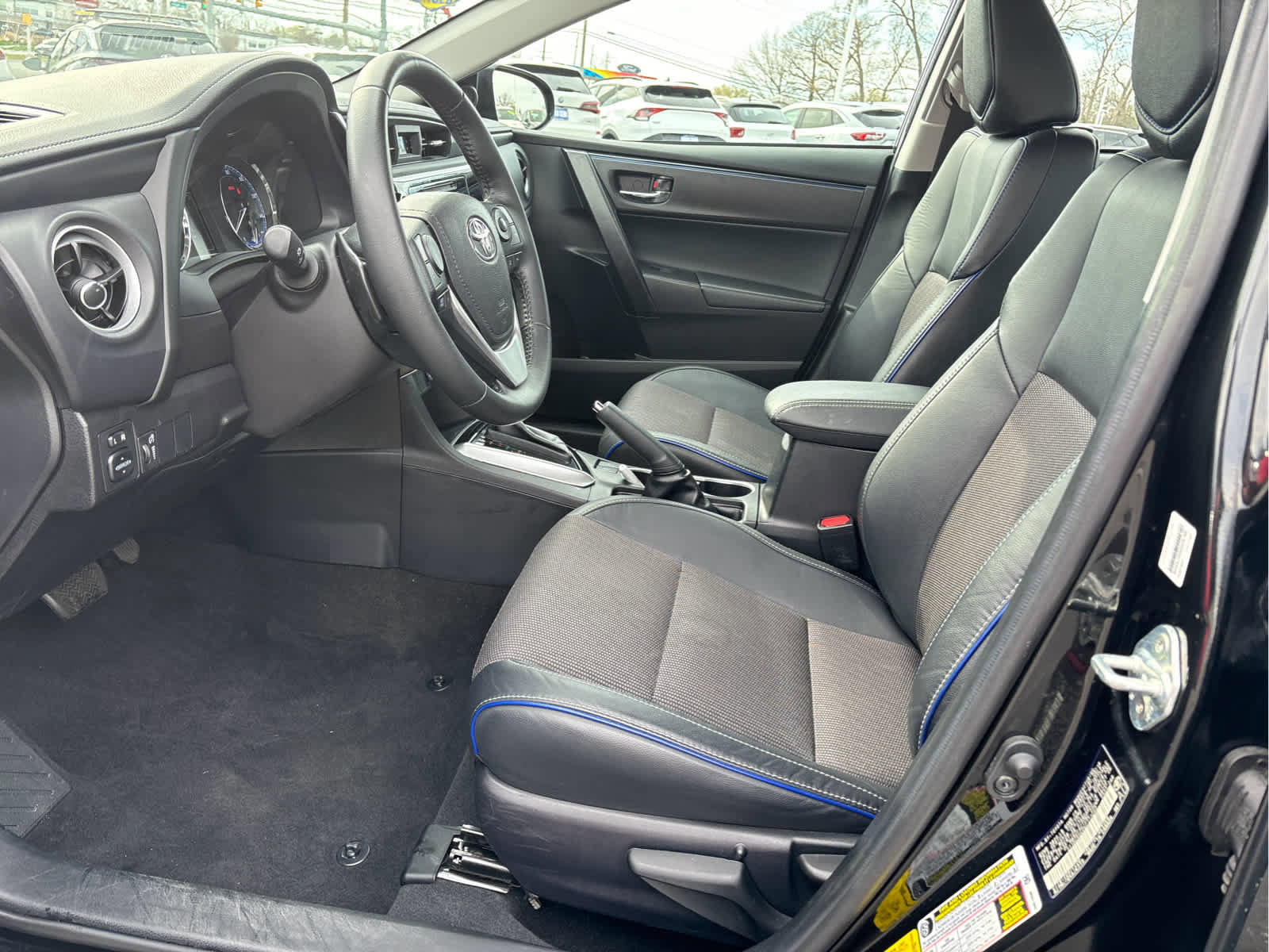Used 2019 Toyota Corolla SE w/ SE Premium Package image 8