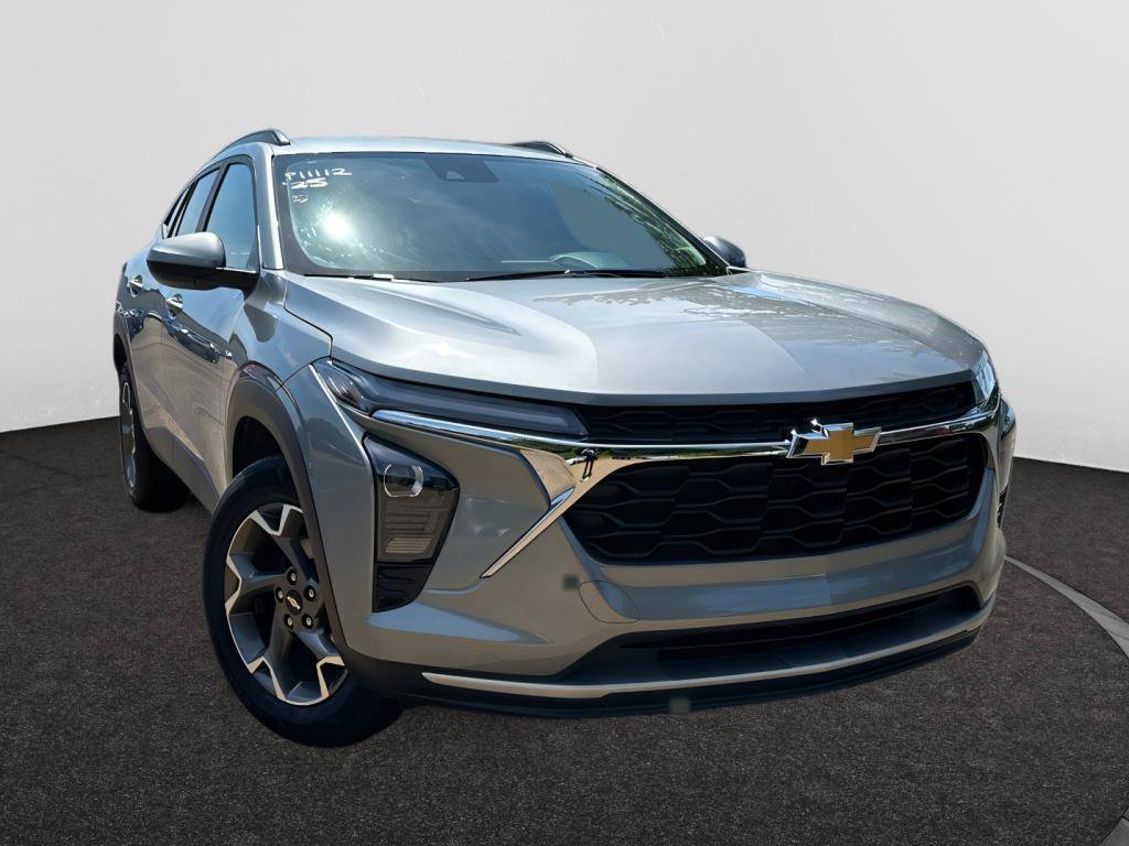 Used 2025 Chevrolet Trax LT