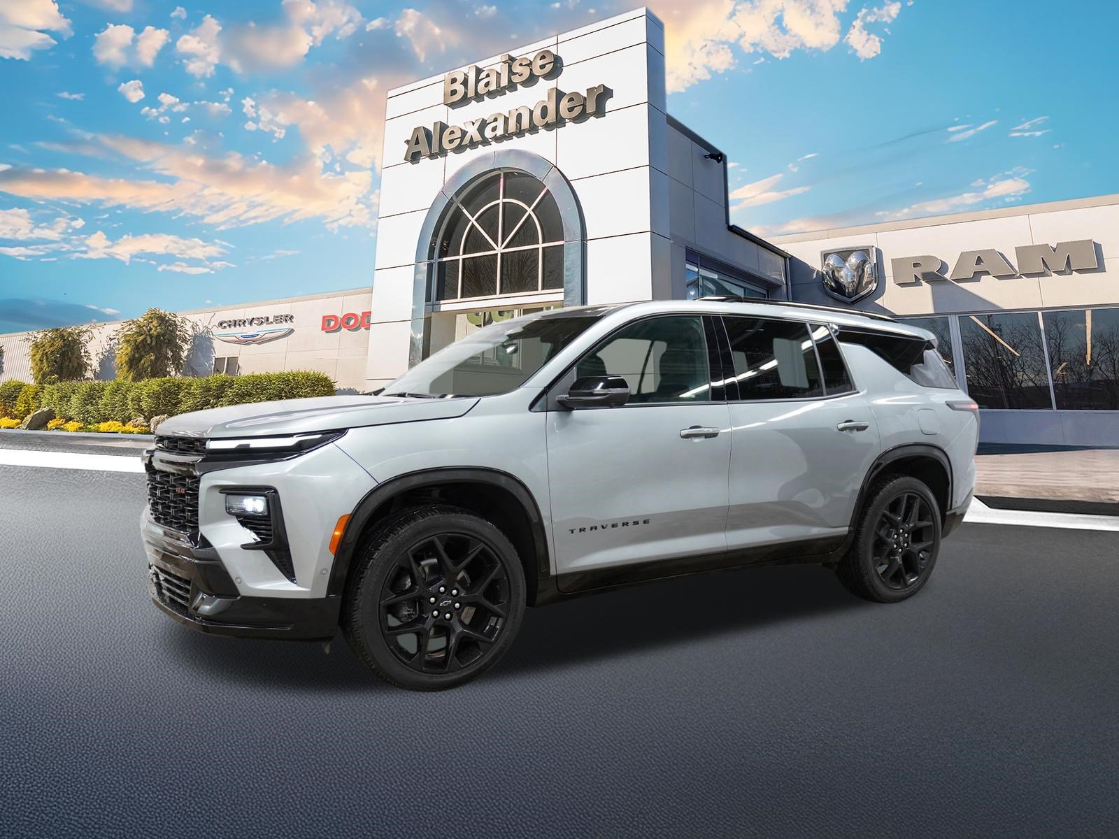 Used 2025 Chevrolet Traverse RS image 12