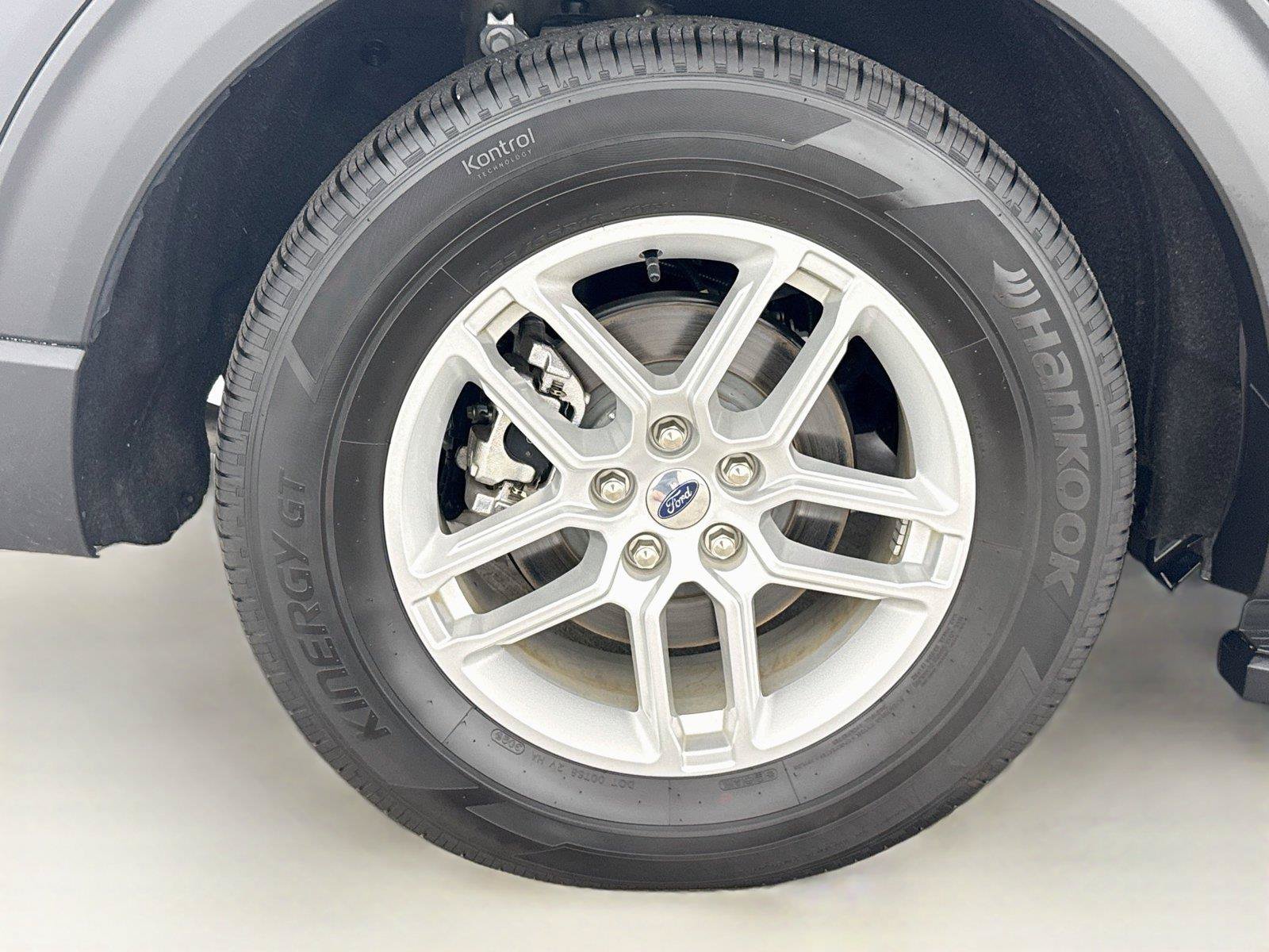 Used 2025 Ford Explorer Active RWD image 38