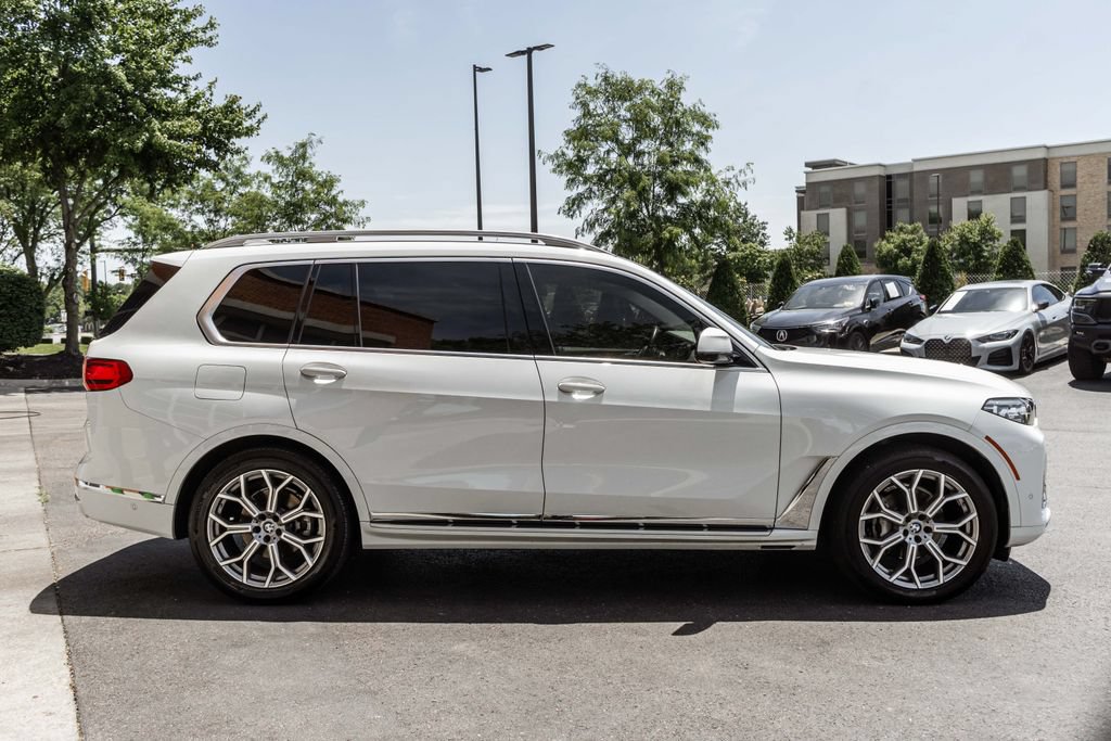 Used 2022 BMW X7 xDrive40i w/ Executive Package AWD/4WD image 3