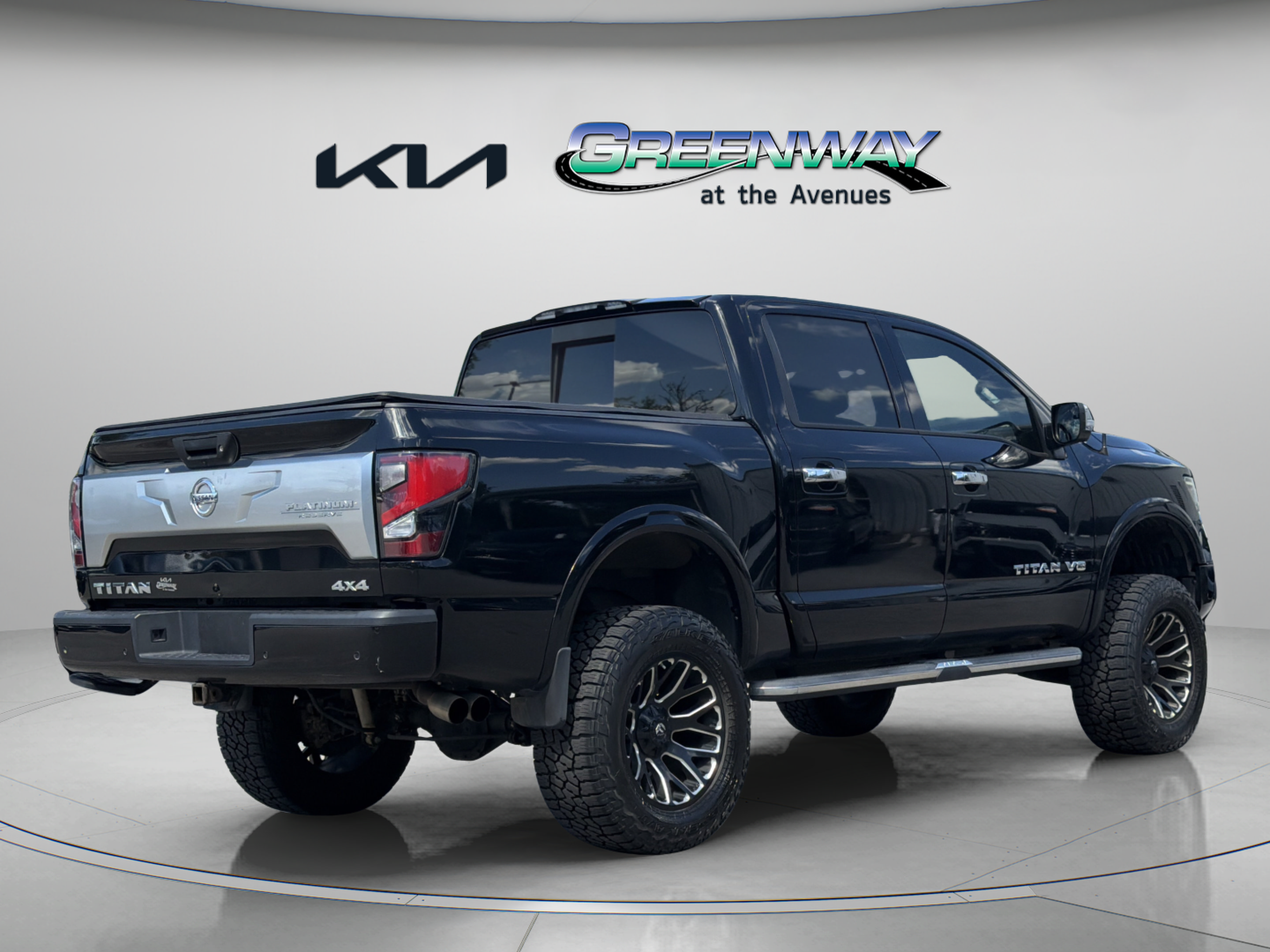 Used 2020 Nissan Titan Platinum Reserve w/ Moonroof Package AWD/4WD image 7