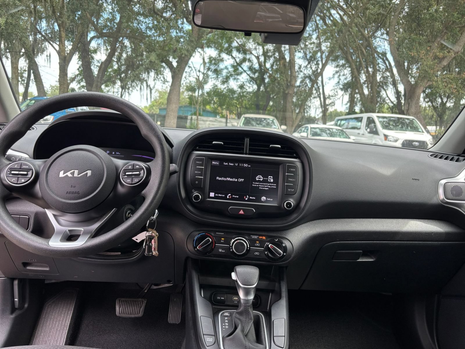 Used 2025 Kia Soul LX w/ LX Technology Package FWD image 30