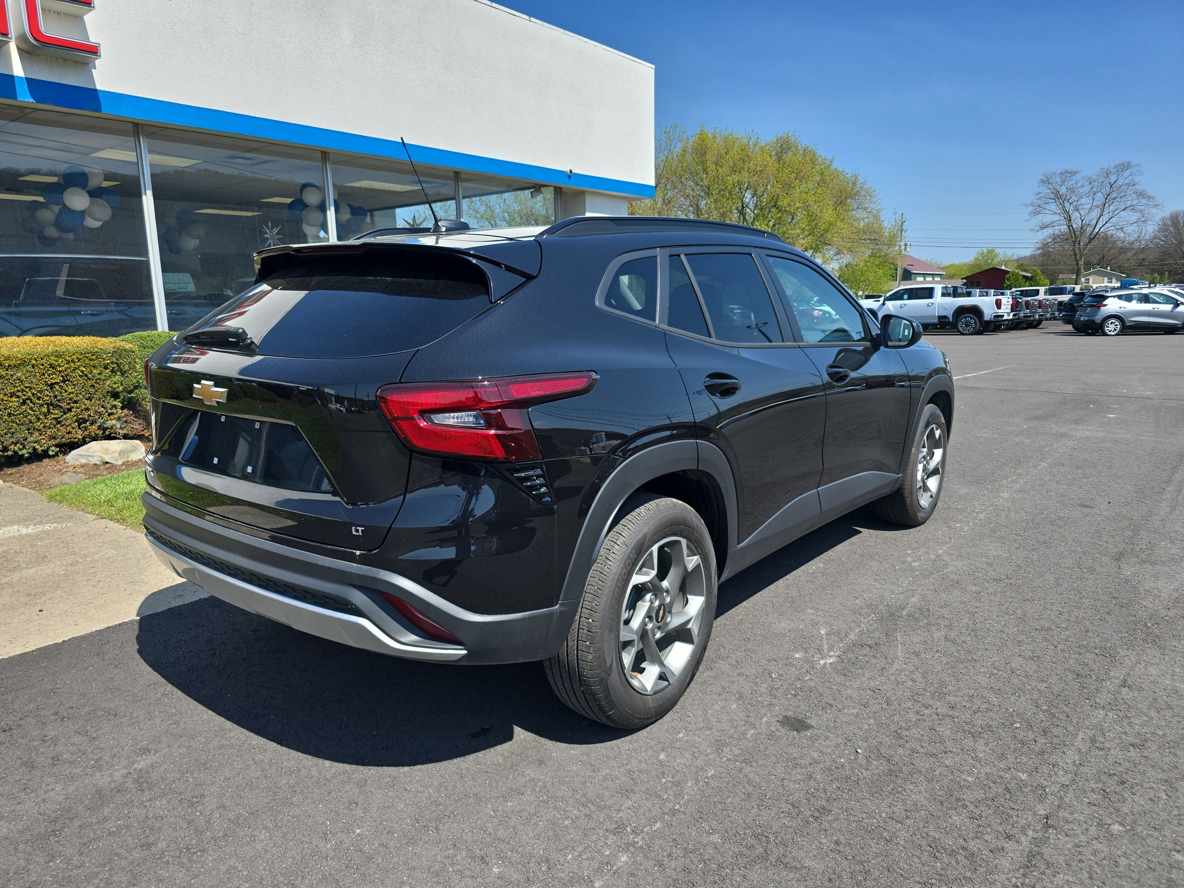 Used 2026 Chevrolet Trax LT w/ Sunroof Package FWD image 3