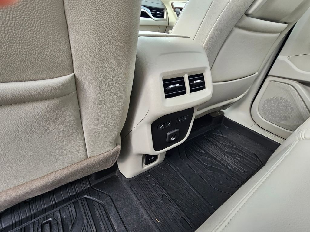 Used 2020 GMC Terrain Denali w/ Denali Premium Package FWD image 15