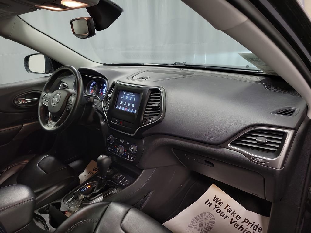 Used 2019 Jeep Cherokee Latitude Plus w/ Comfort/Convenience Group image 27