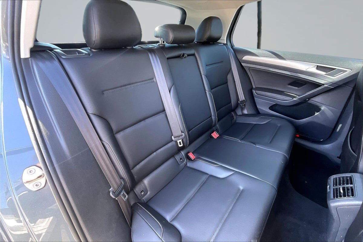 Used 2017 Volkswagen Golf SE FWD image 27