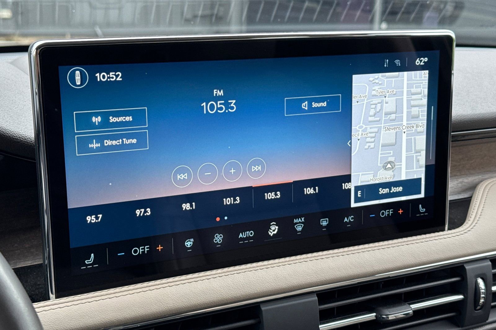 Certified 2023 Lincoln Corsair Reserve w/ Equipment Group 201A image 17