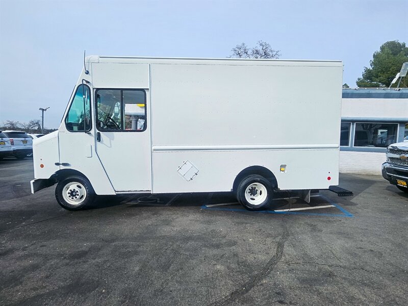 Used 2014 Ford E-350 and Econoline 350 Super Duty w/ A/C Prep Package RWD image 2