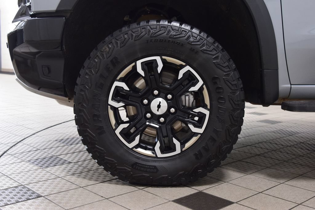 Used 2025 Chevrolet Silverado 1500 ZR2 w/ Technology Package AWD/4WD image 30