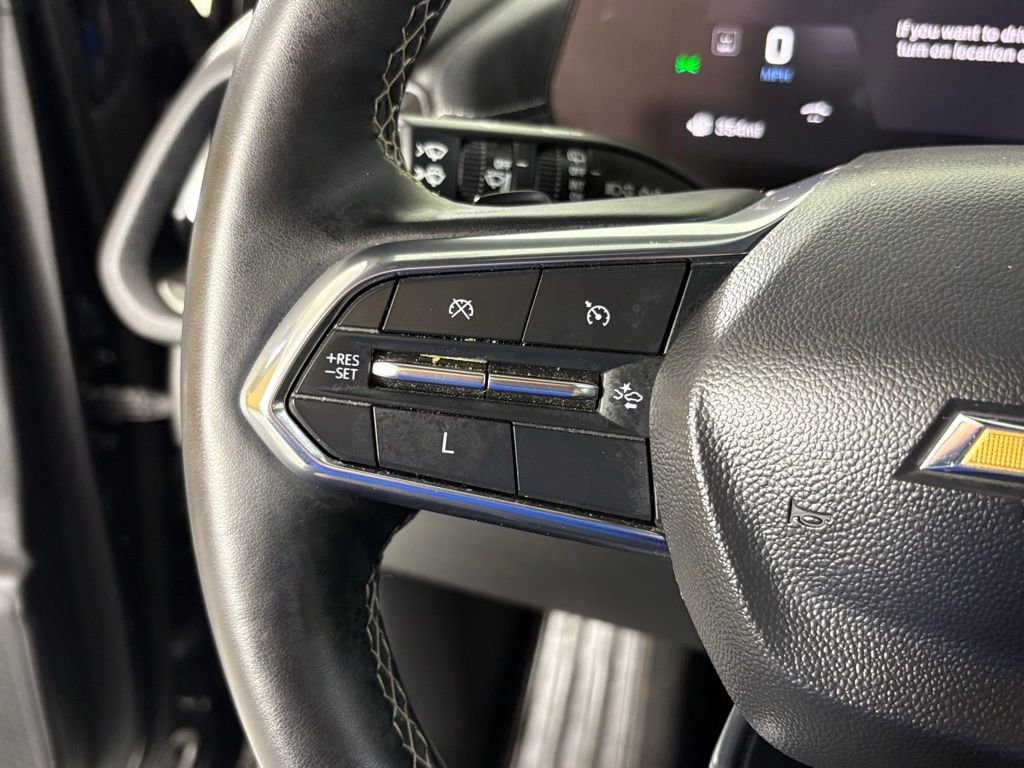 Used 2025 Chevrolet Traverse LT FWD image 24
