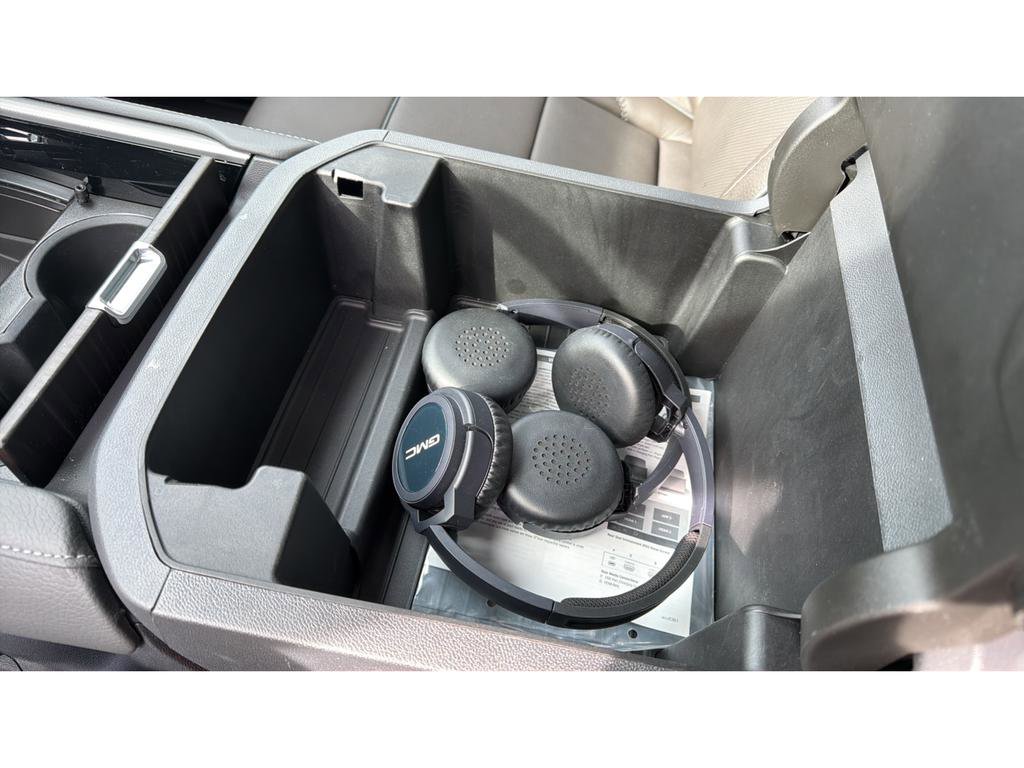 Used 2024 GMC Yukon XL Denali w/ Advanced Technology Package image 32