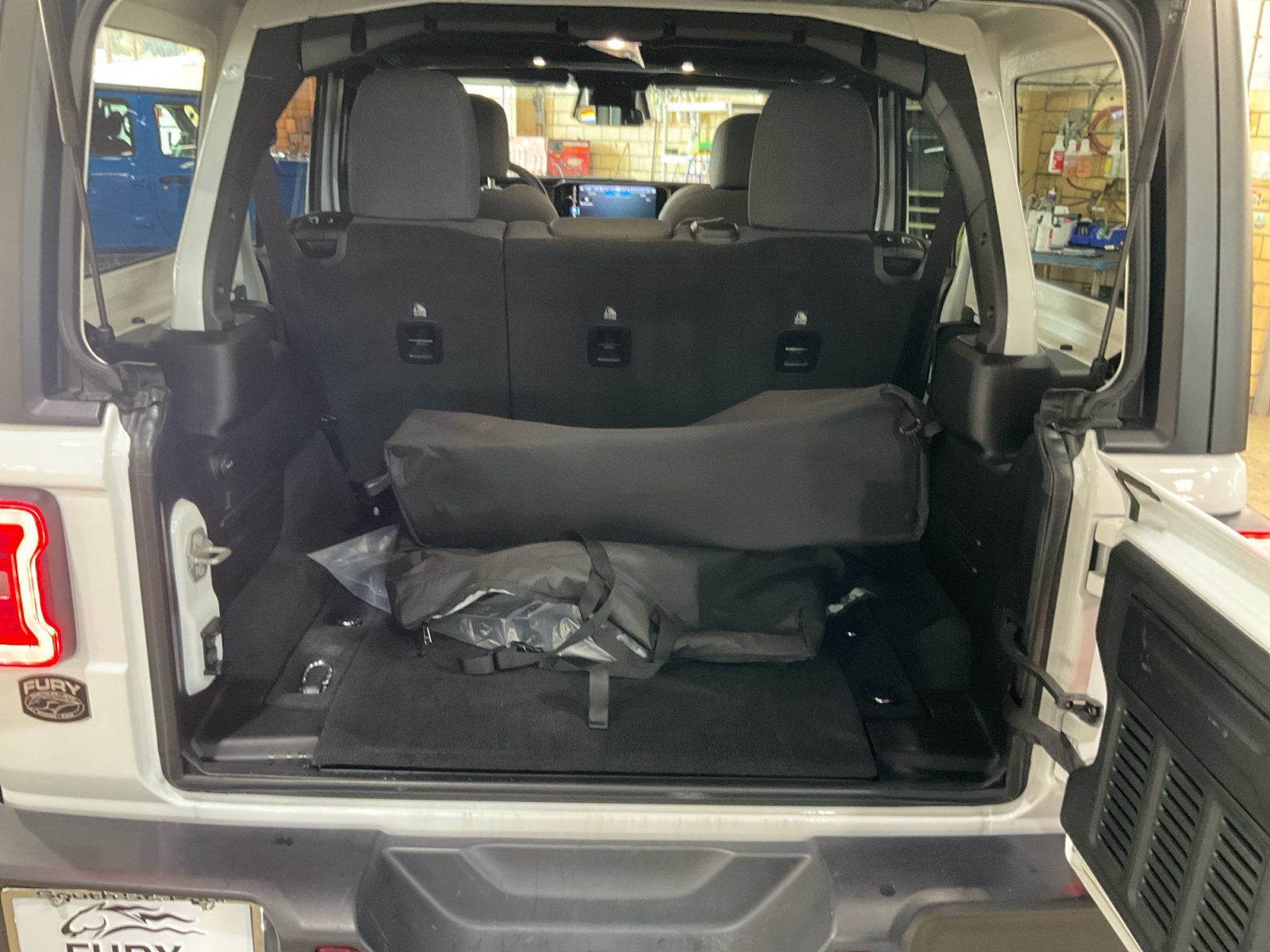 Used 2025 Jeep Wrangler Unlimited Rubicon w/ Convenience Group AWD/4WD image 26
