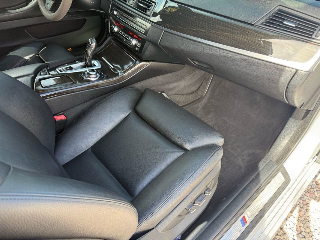 Used 2012 BMW 550i xDrive Sedan image 16