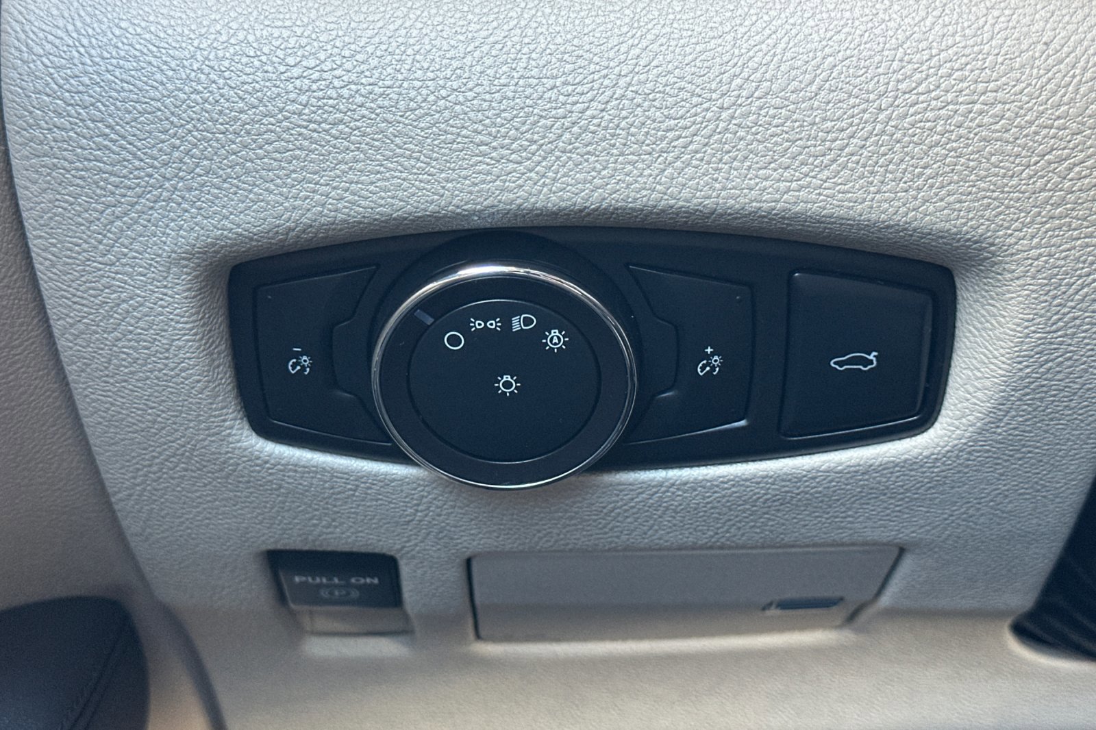 Used 2017 Lincoln Continental Select image 41