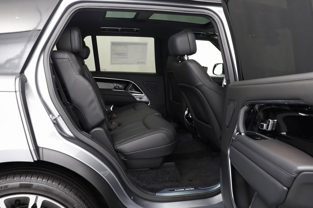 New 2025 Land Rover Range Rover Long Wheelbase SE image 19