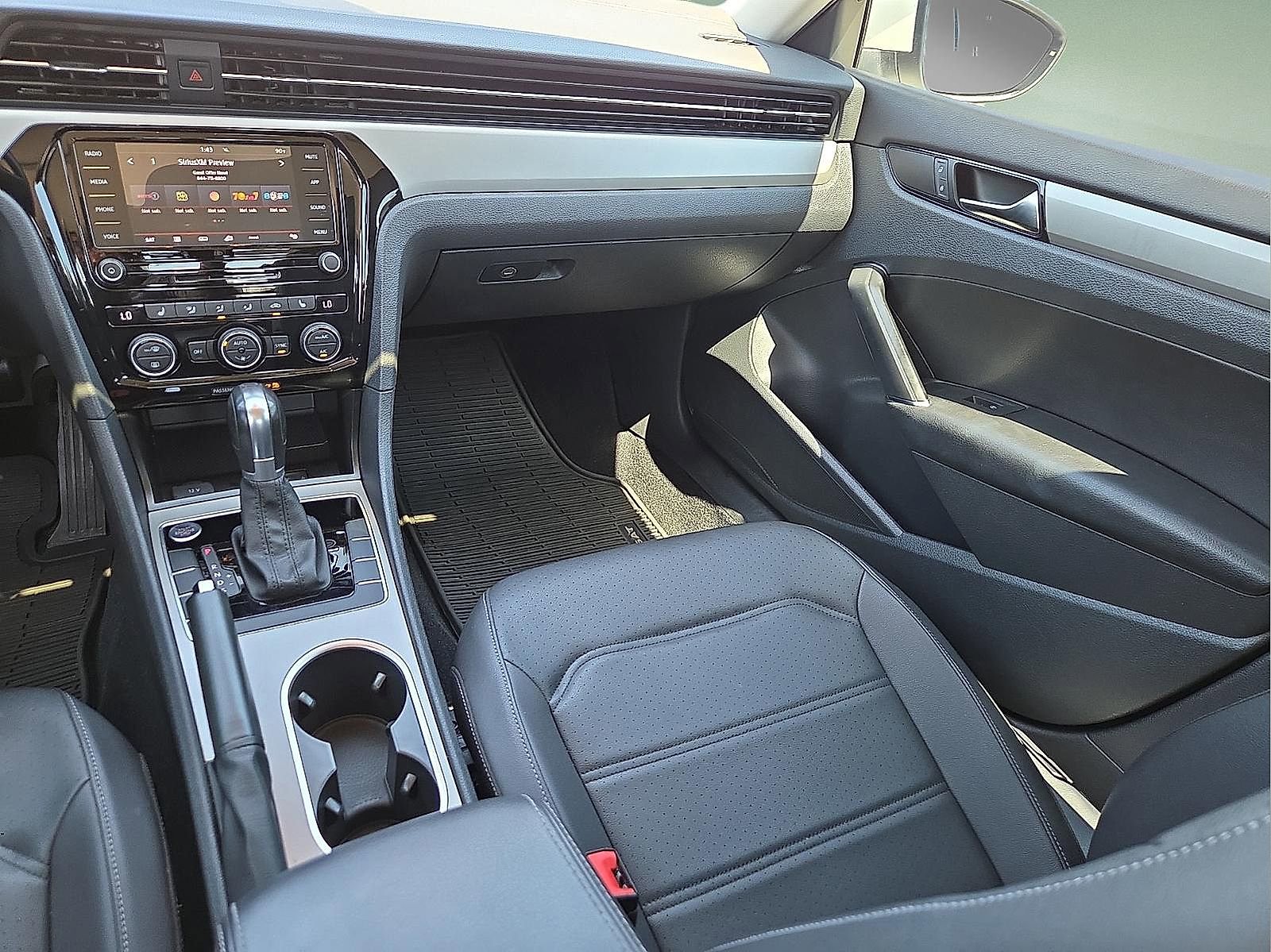 Used 2020 Volkswagen Passat 2.0T SE image 11