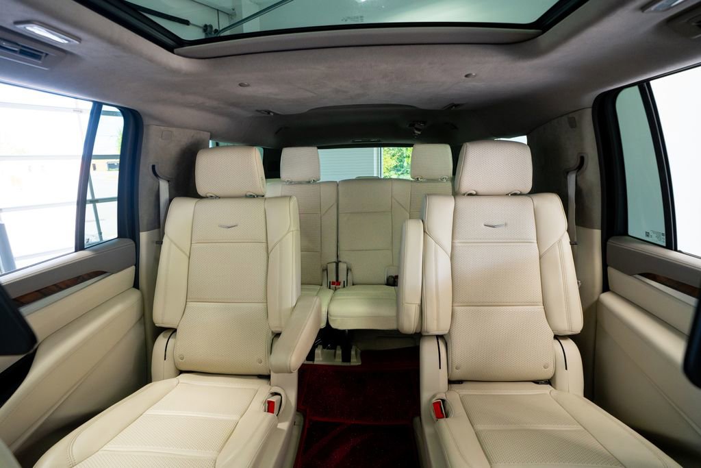 Used 2025 Cadillac Escalade ESV Sport Platinum w/ LPO, ONYX Package RWD image 43