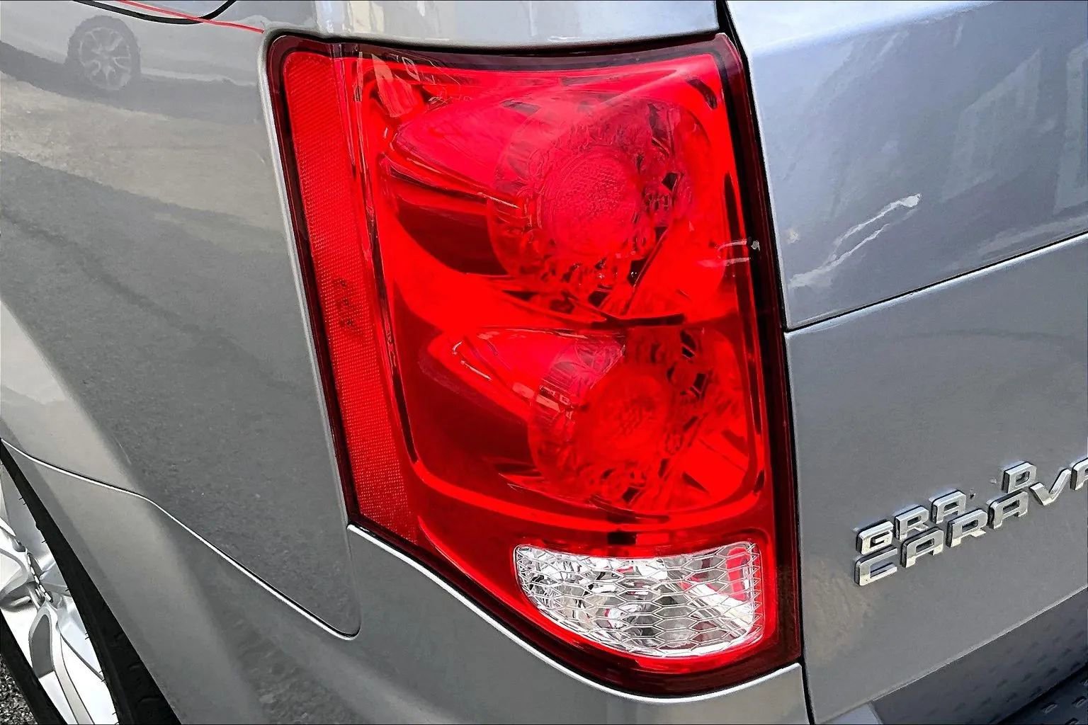 Used 2020 Dodge Grand Caravan SXT image 27