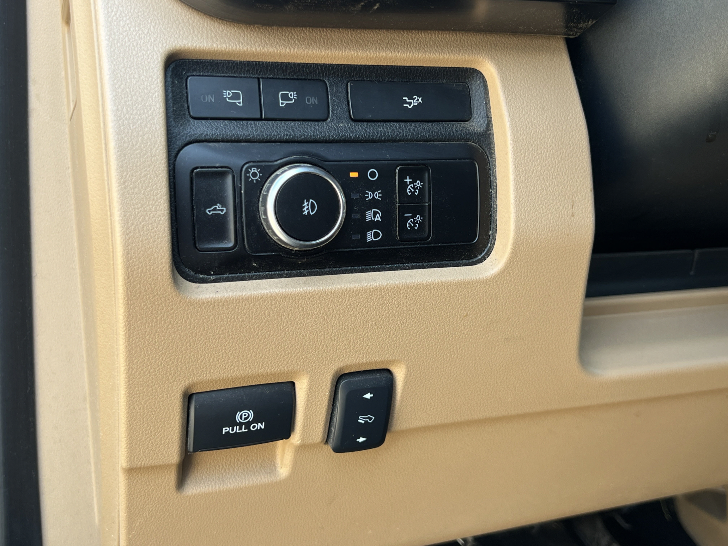 Used 2023 Ford F250 Lariat w/ Lariat Ultimate Package AWD/4WD image 16