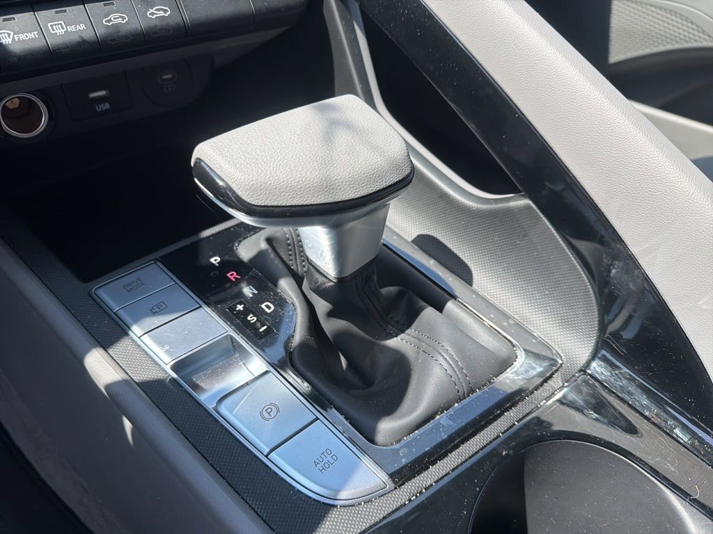 Used 2025 Hyundai Elantra Hybrid FWD image 14
