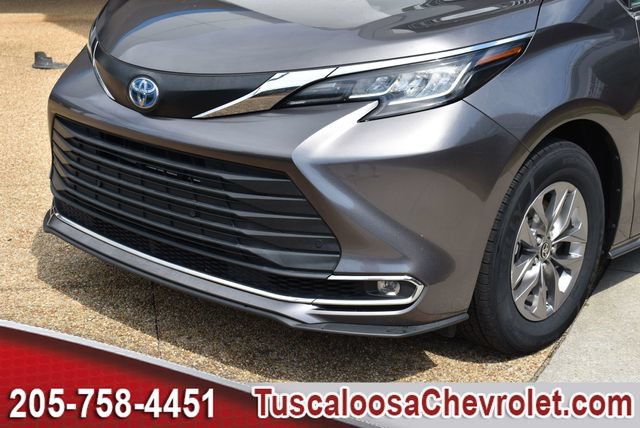 Used 2023 Toyota Sienna XLE FWD image 47