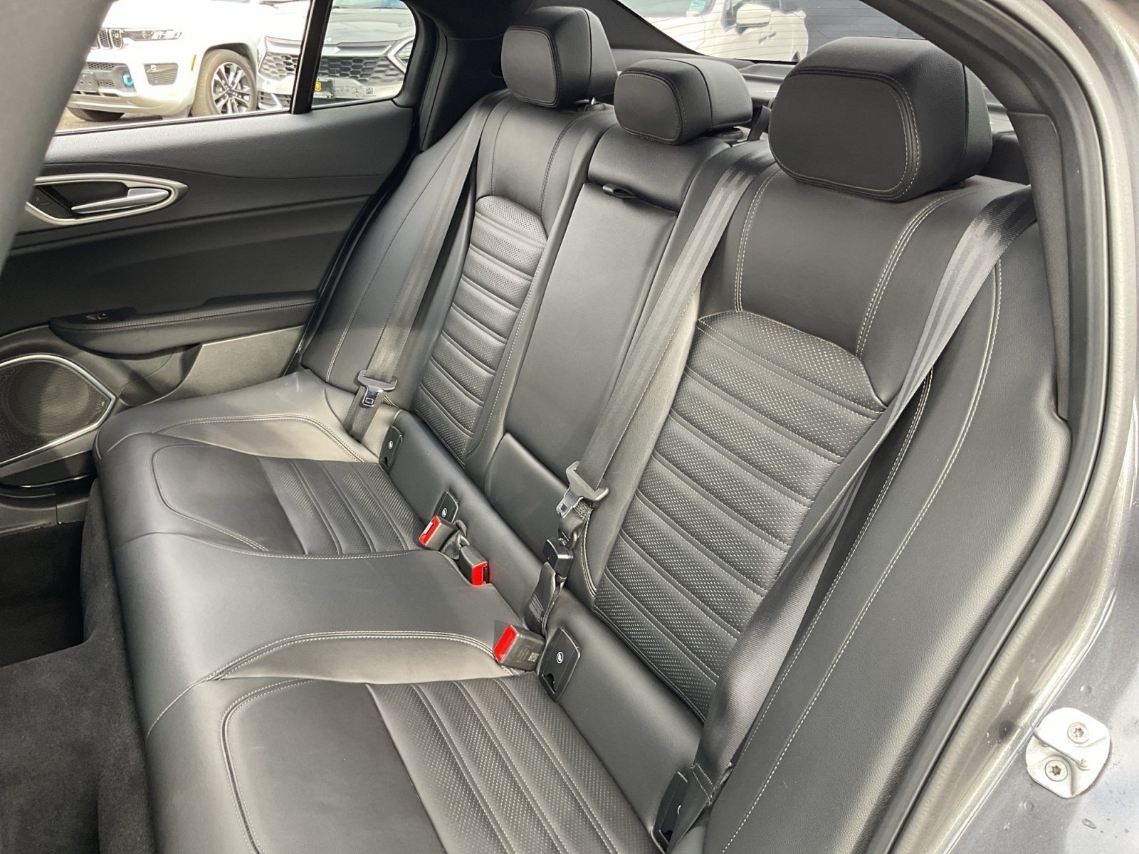 Used 2023 Alfa Romeo Giulia Veloce RWD image 19