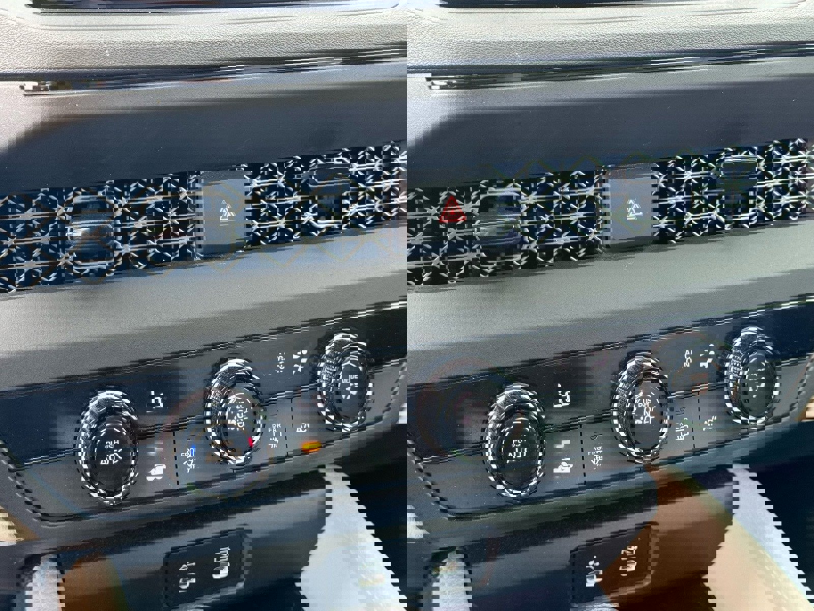 Used 2023 Honda Accord LX image 28