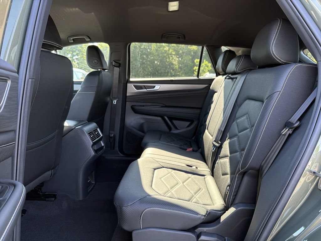New 2026 Volkswagen Atlas Cross Sport SE FWD image 13