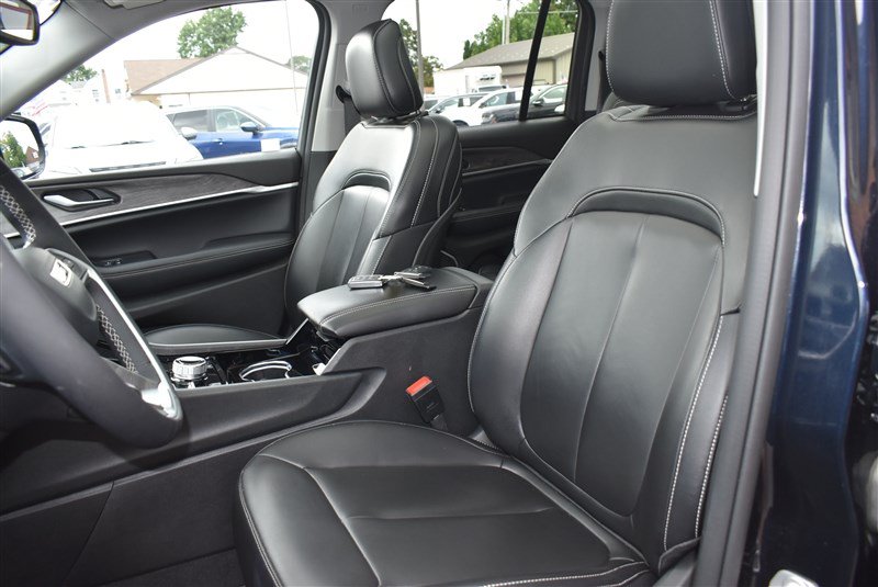 Used 2023 Jeep Grand Cherokee 4WD 4xe image 11
