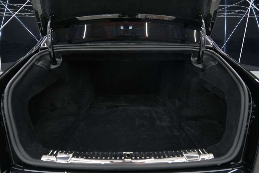 Used 2025 Rolls-Royce Phantom Sedan image 46