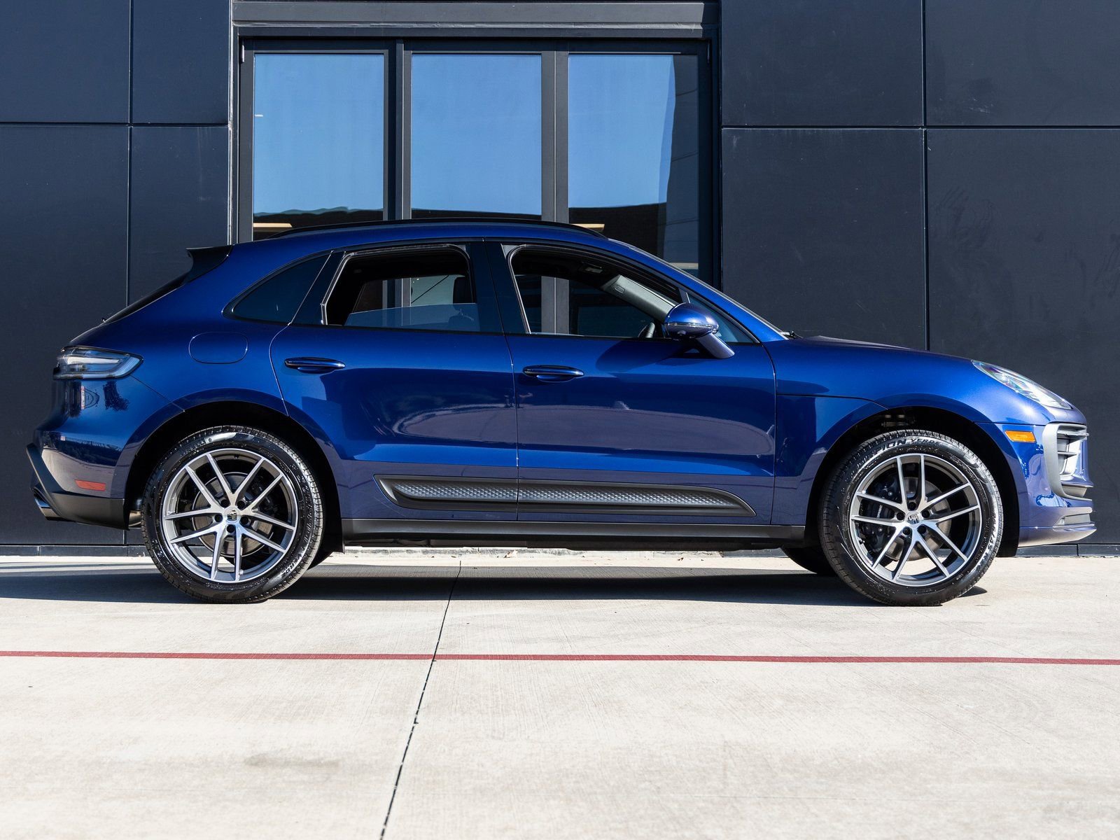 Certified 2026 Porsche Macan image 12