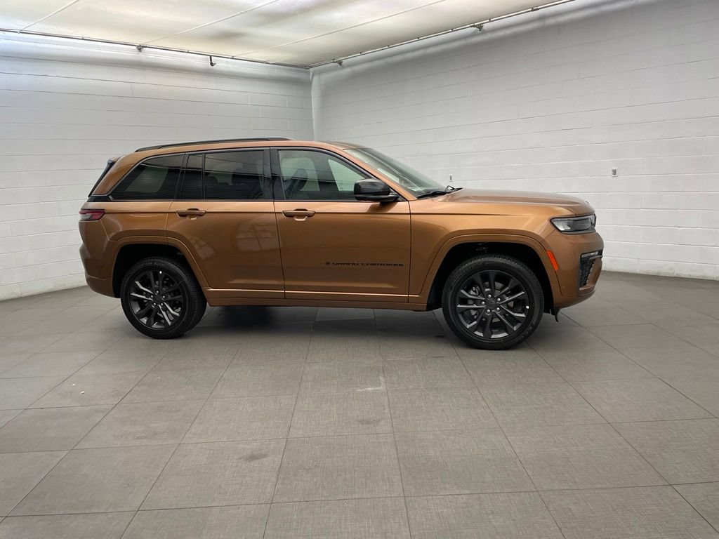 New 2026 Jeep Grand Cherokee Limited AWD/4WD image 2